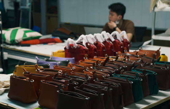 Flowchart showing a breach in a handbag manufacturing supply chain